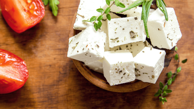 Queso feta de almendras con aceite de hierbas